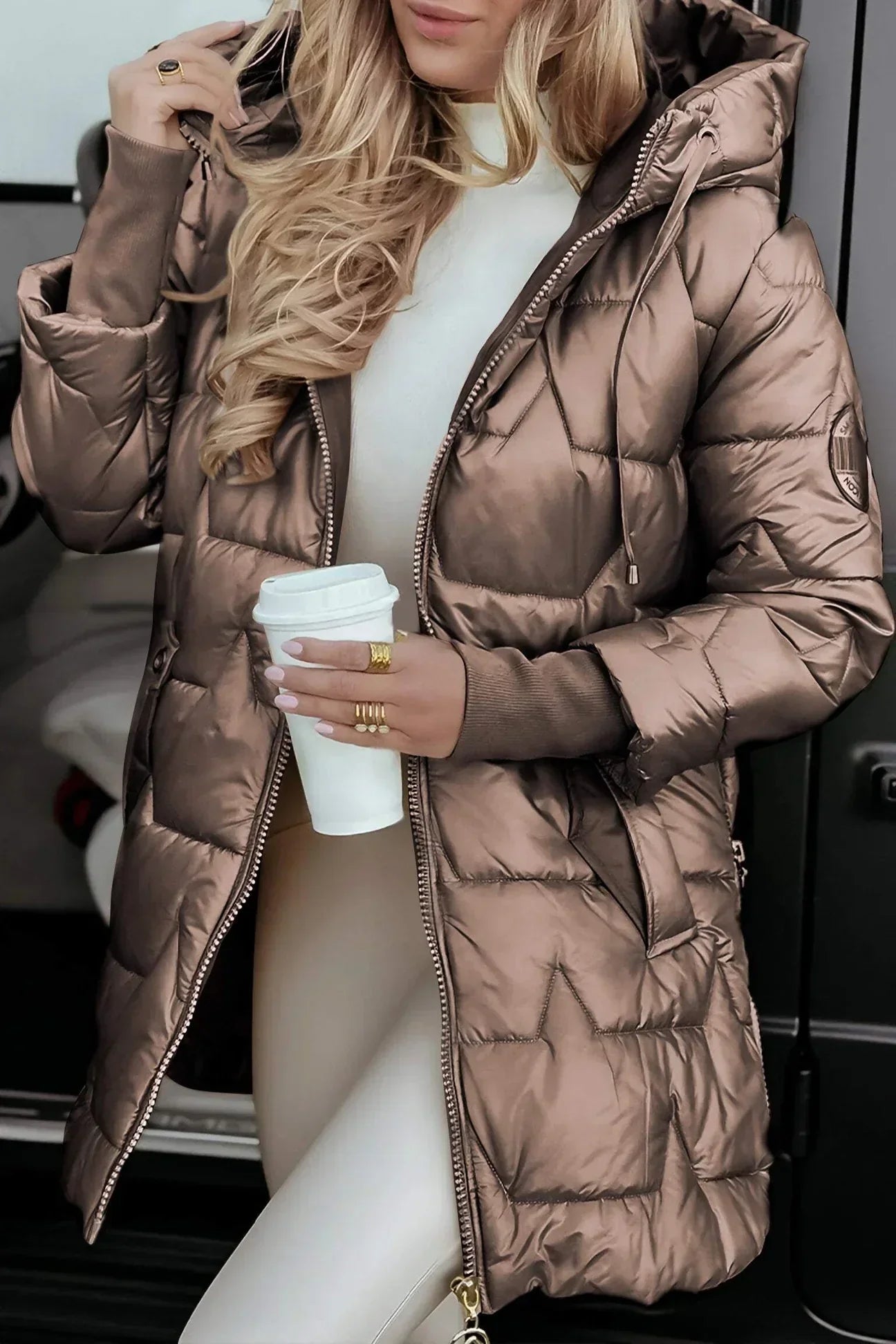Astrid | Elegante Giacca Invernale Con Cappuccio E Fodera